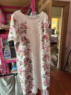 Pretty lace summer dress